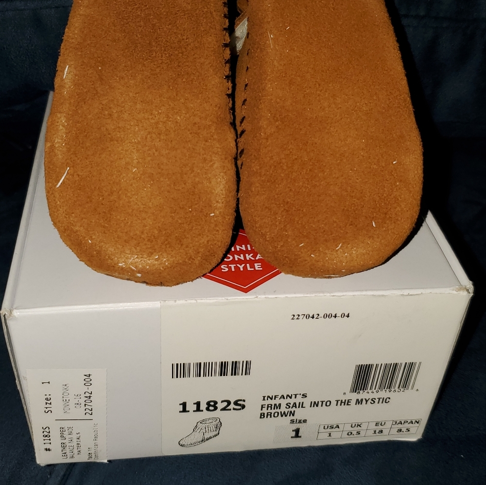 Minnetonka Baby Leather Booties Sz 1 (3-6 months) NWT - Picture 2 of 4